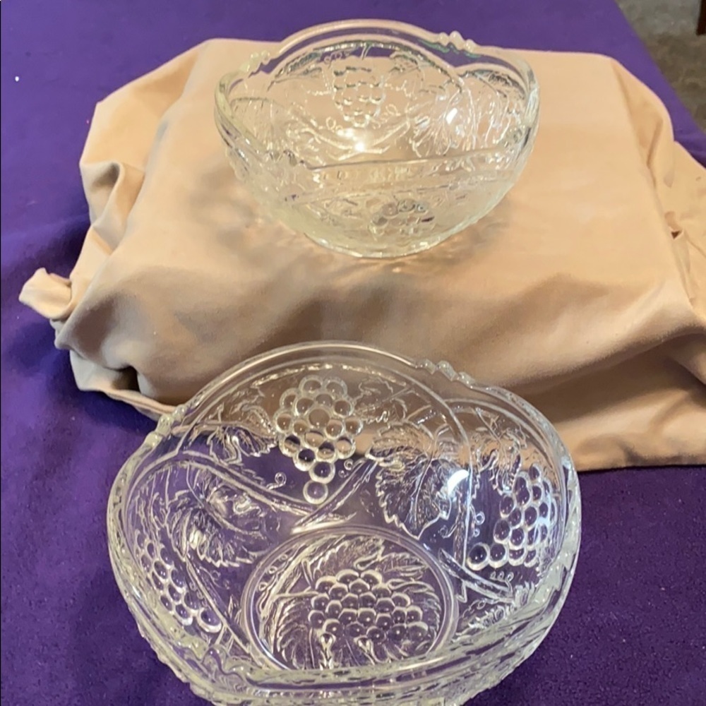 Set of 2 crystal grapevine bowls round shape etched and raised grapevine vintage